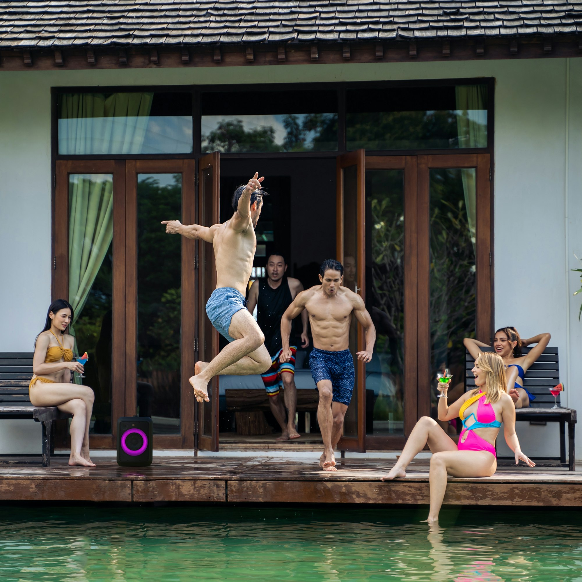 GIG XL Beside Pool House Party 2000x2000